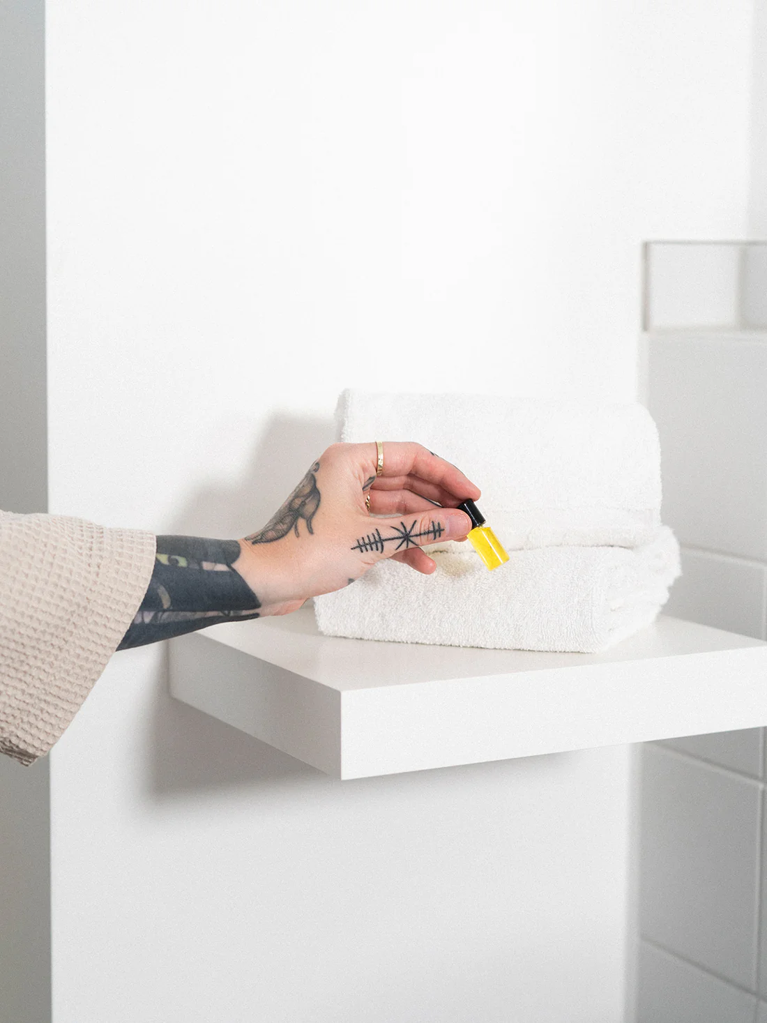 Aroma Roll-On "frisch & munter" mit ähterischen Ölen - 3ml – Bild 2