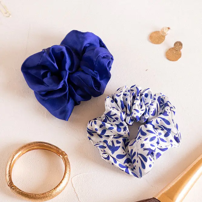 2er-Set Scrunchies – Haargummis in Blau - "Blue Swallows"