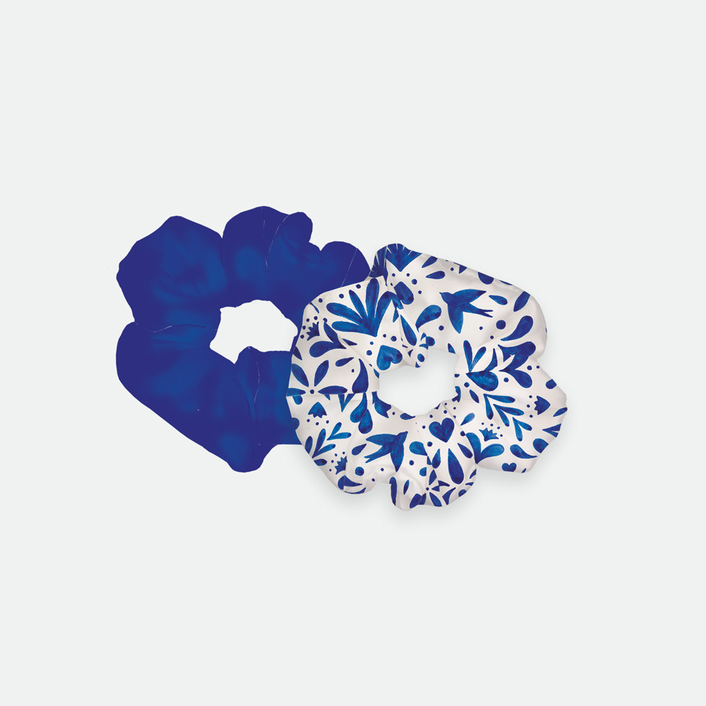 2er-Set Scrunchies – Haargummis in Blau - "Blue Swallows" – Bild 2