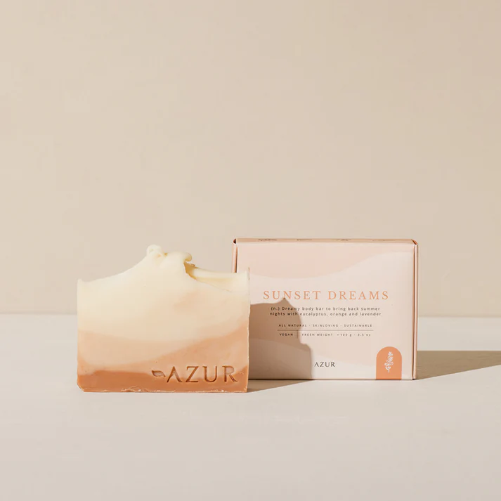 Geschenkset "Les Fleuries" - 2 Naturseifen, Sisal-Seifenbeutel & Holzablage – Bild 5