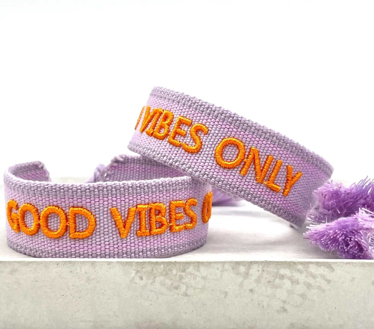 Statement-Armband "GOOD VIBES ONLY" - gewebt, bestickt