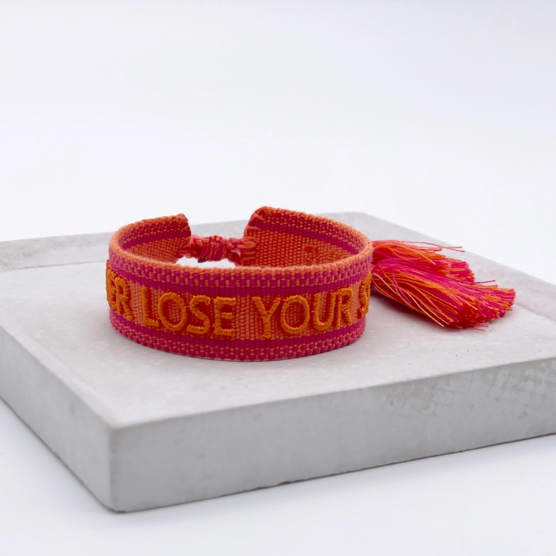 Statement-Armband "NEVER LOSE YOUR SPARKLE" - gewebt, bestickt – Bild 3